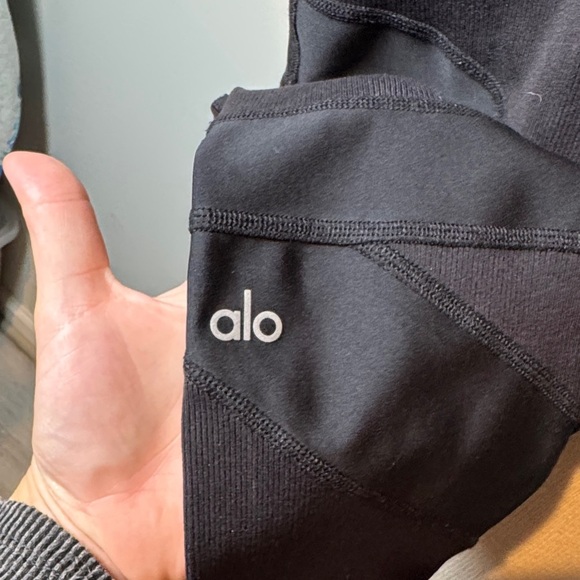 ALO Yoga black Leggings with cross cross design - Picture 3 of 5